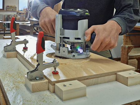 Vertikal verstellbare Kniehebelklemme, Öffnung 35 mm, Verstellung 20 mm, 1100 N