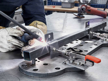 Horizontaler verstellbarer Schubspanner, Öffnung 35 mm, Verstellung 13 mm, 2500 N