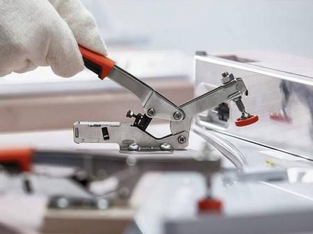 Horizontaler verstellbarer Kniehebelspanner, Öffnung 40 mm, Verstellung 35 mm, 2500 N